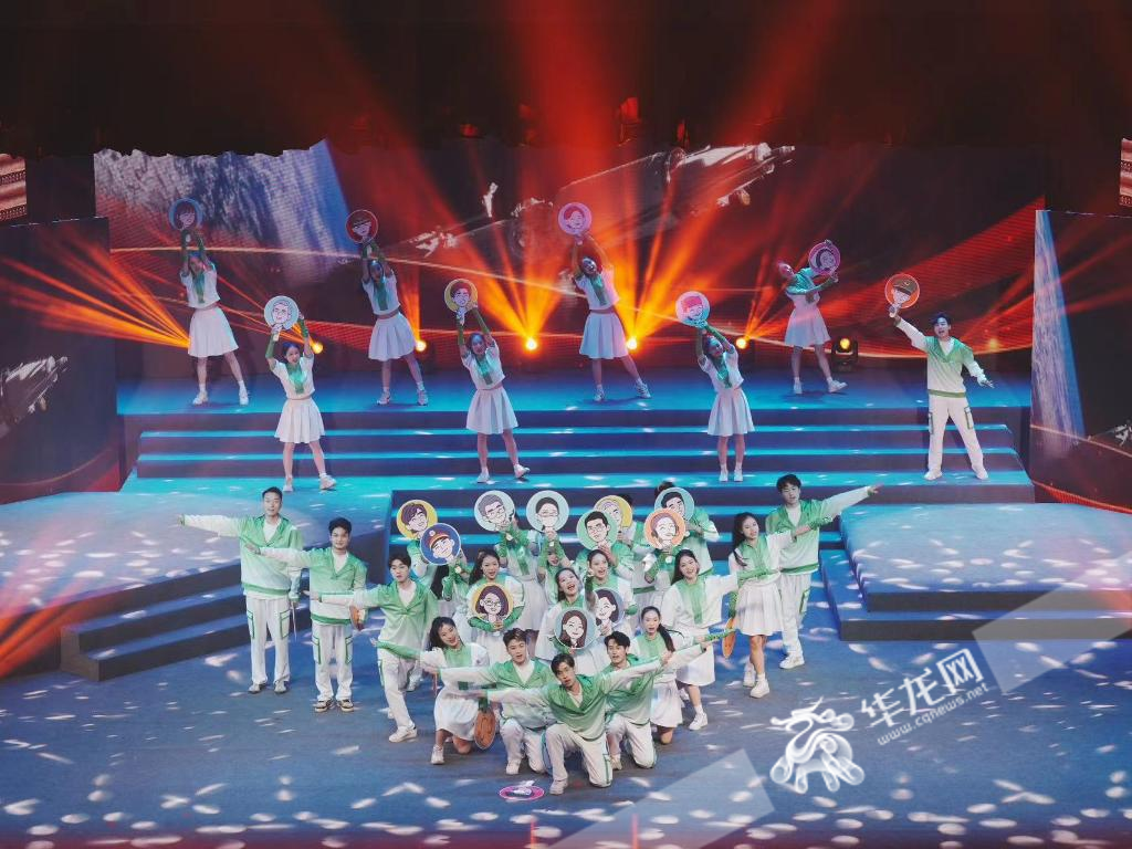 青年师生通过歌舞等多种方式提升国家安全意识。 华龙网记者 刘钊 摄 青年师生通过歌舞等多种方式提升国家安全意识。 华龙网记者 刘钊 摄