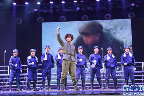 节目《唱支山歌给党听》 新华网发(李镇 摄)