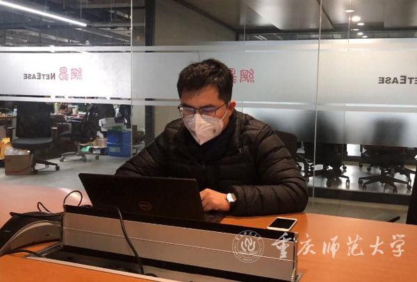 叶慧俊为教师们分享平台操作技巧